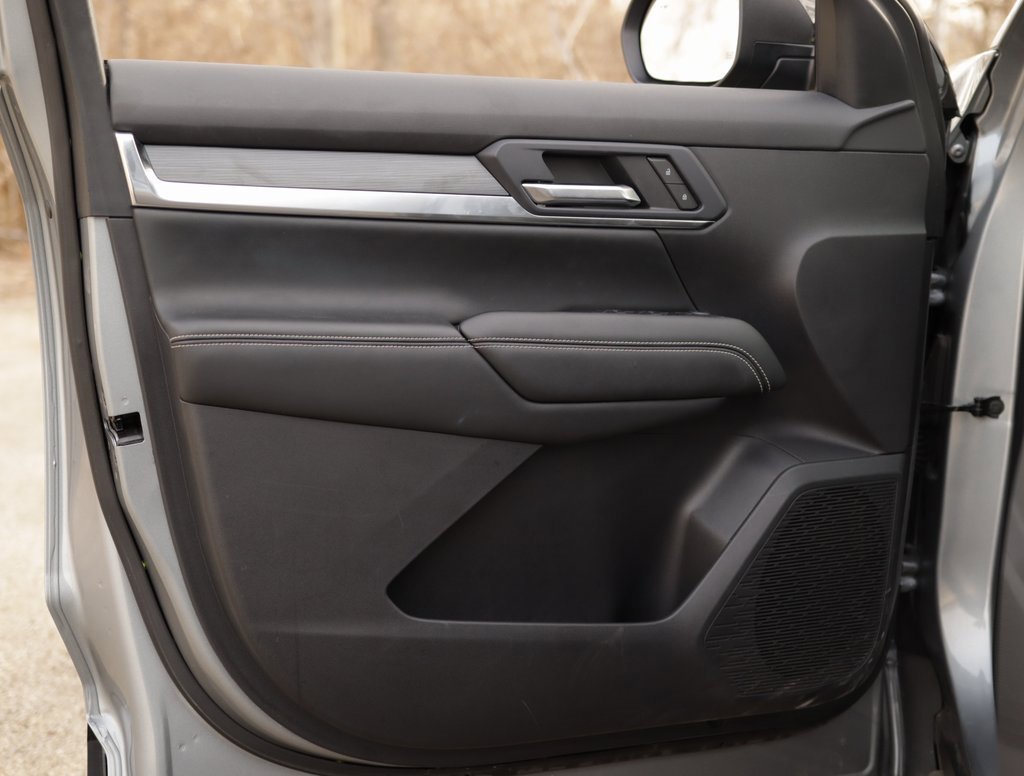 Used 2025 GMC Terrain Elevation image 23