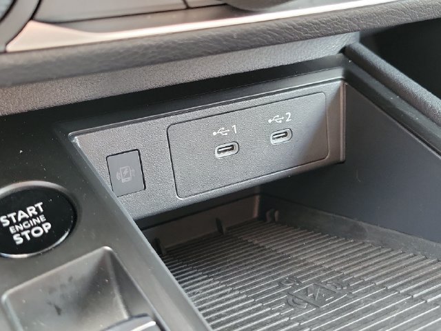 Certified 2025 Nissan Kicks SV FWD image 29