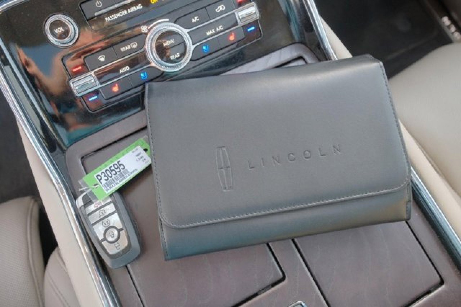 Used 2024 Lincoln Navigator Reserve image 27