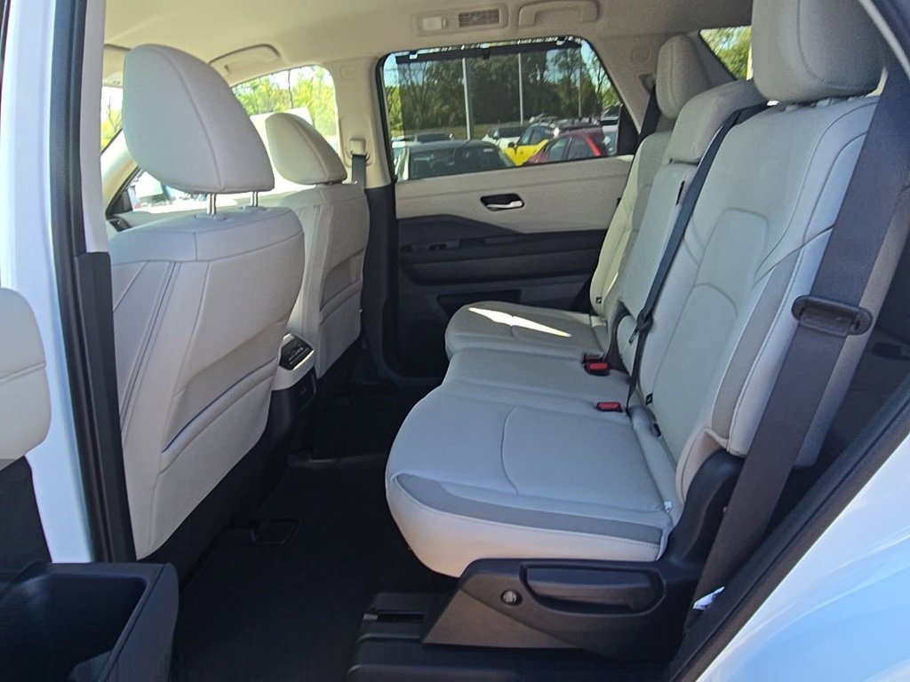 New 2025 Nissan Pathfinder SL w/ Black Appearance Package image 35