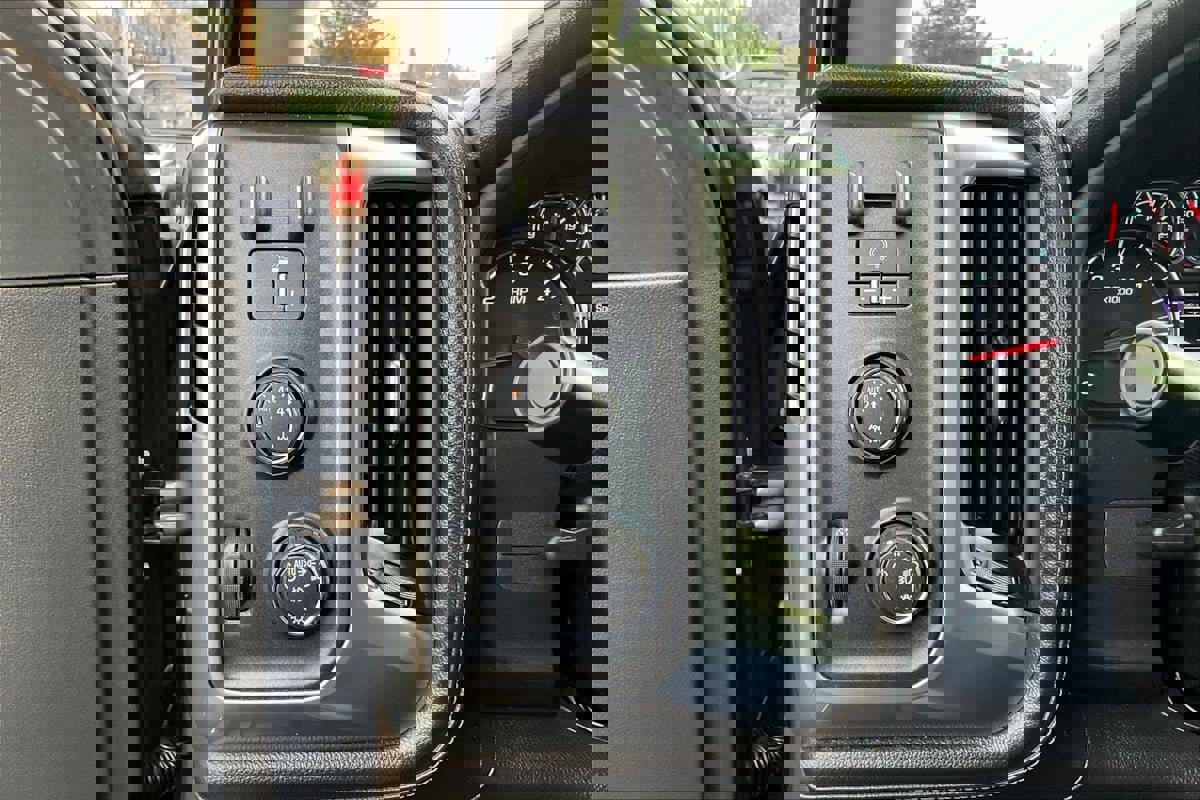 Used 2014 Chevrolet Silverado 1500 LTZ AWD/4WD image 17