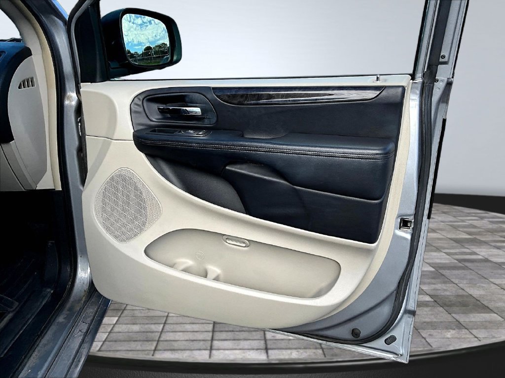 Used 2013 Dodge Grand Caravan Crew FWD image 31