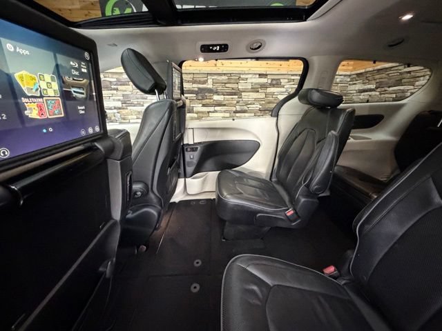 Used 2017 Chrysler Pacifica Limited w/ UConnect Theater Package FWD image 31