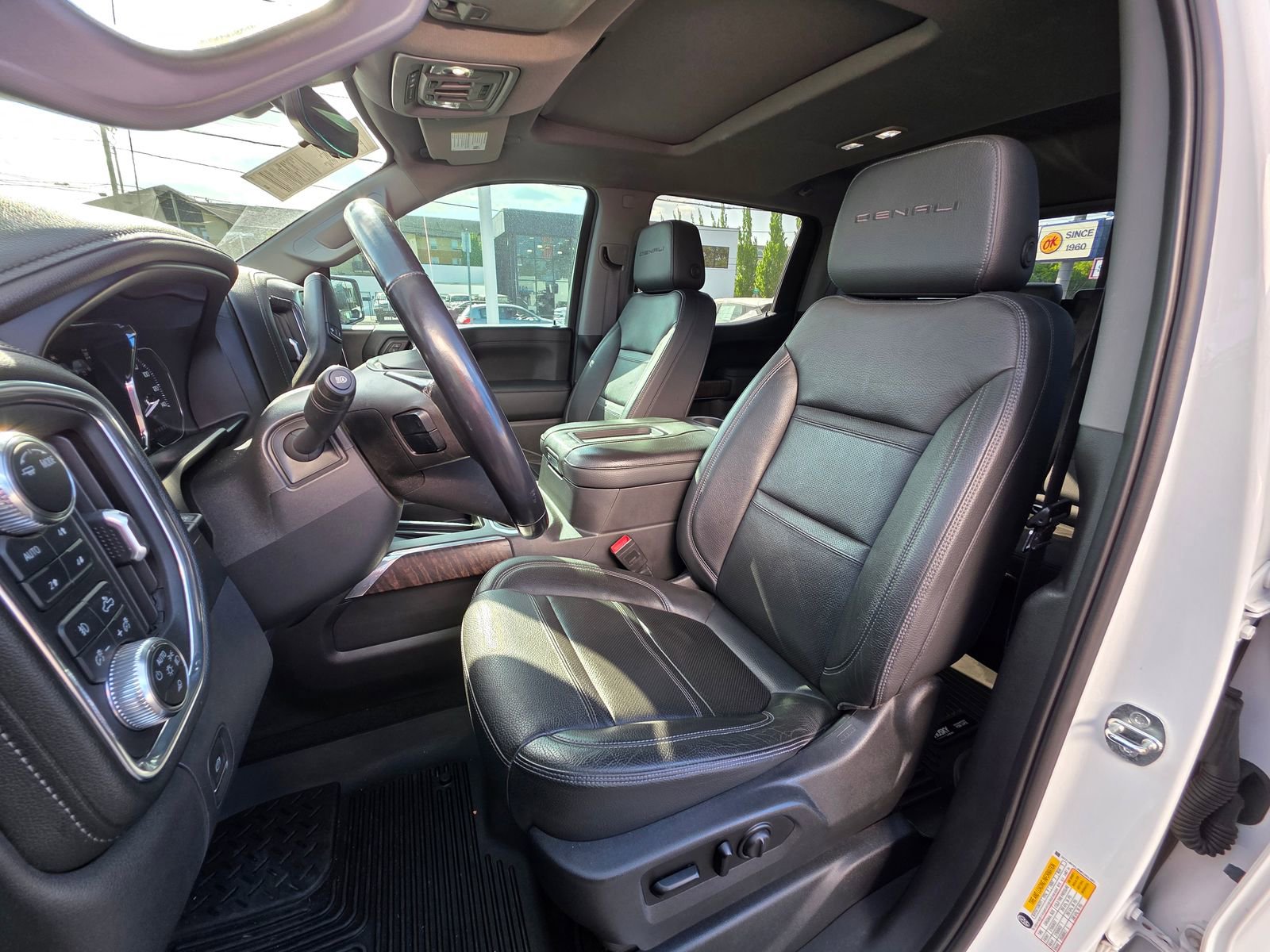 Used 2021 GMC Sierra 1500 Denali w/ Denali Ultimate Package AWD/4WD image 11