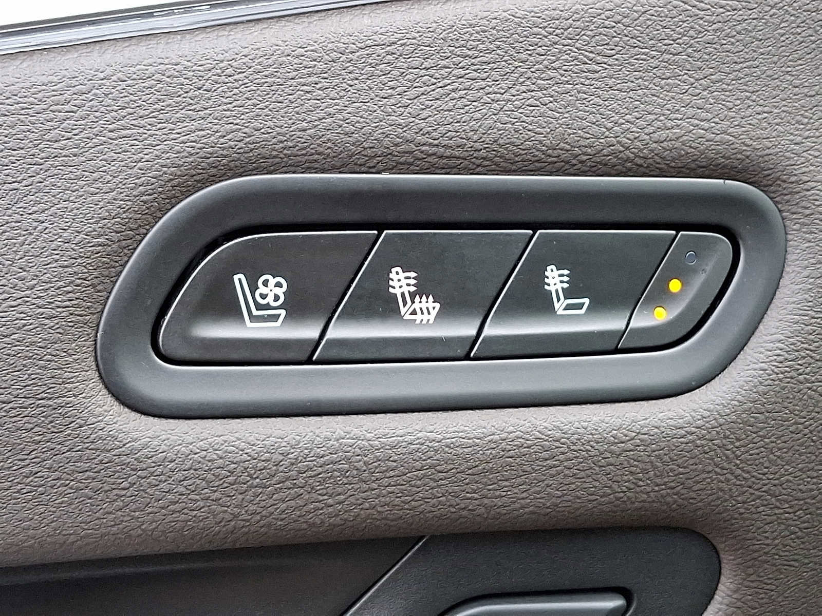 Certified 2023 Cadillac Escalade Premium Luxury image 34