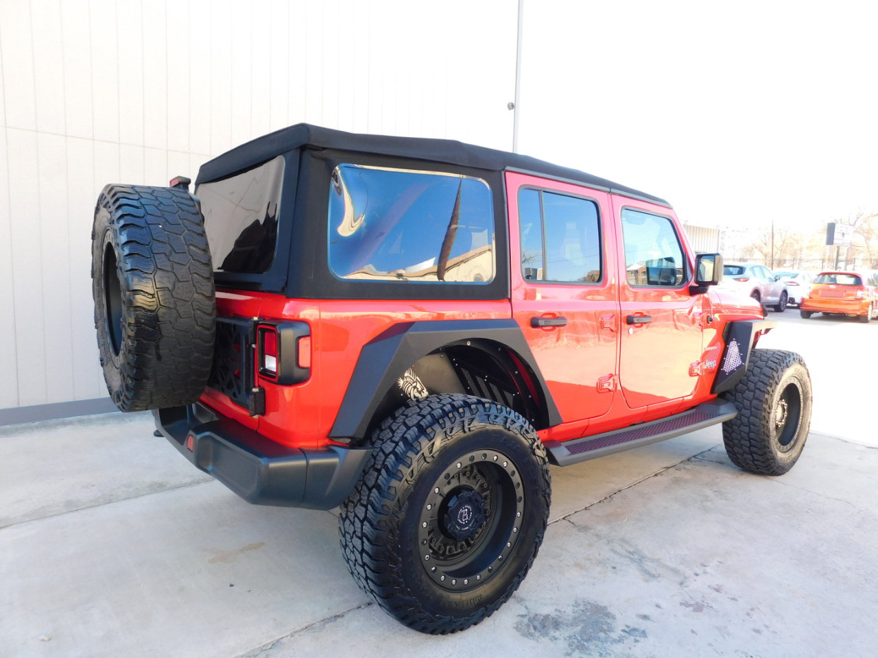 Used 2018 Jeep Wrangler Unlimited Sahara w/ Uconnect 4C Nav & Sound Group image 7