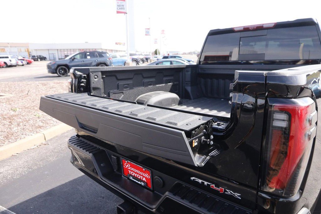 Used 2026 GMC Sierra 2500 AT4X image 7