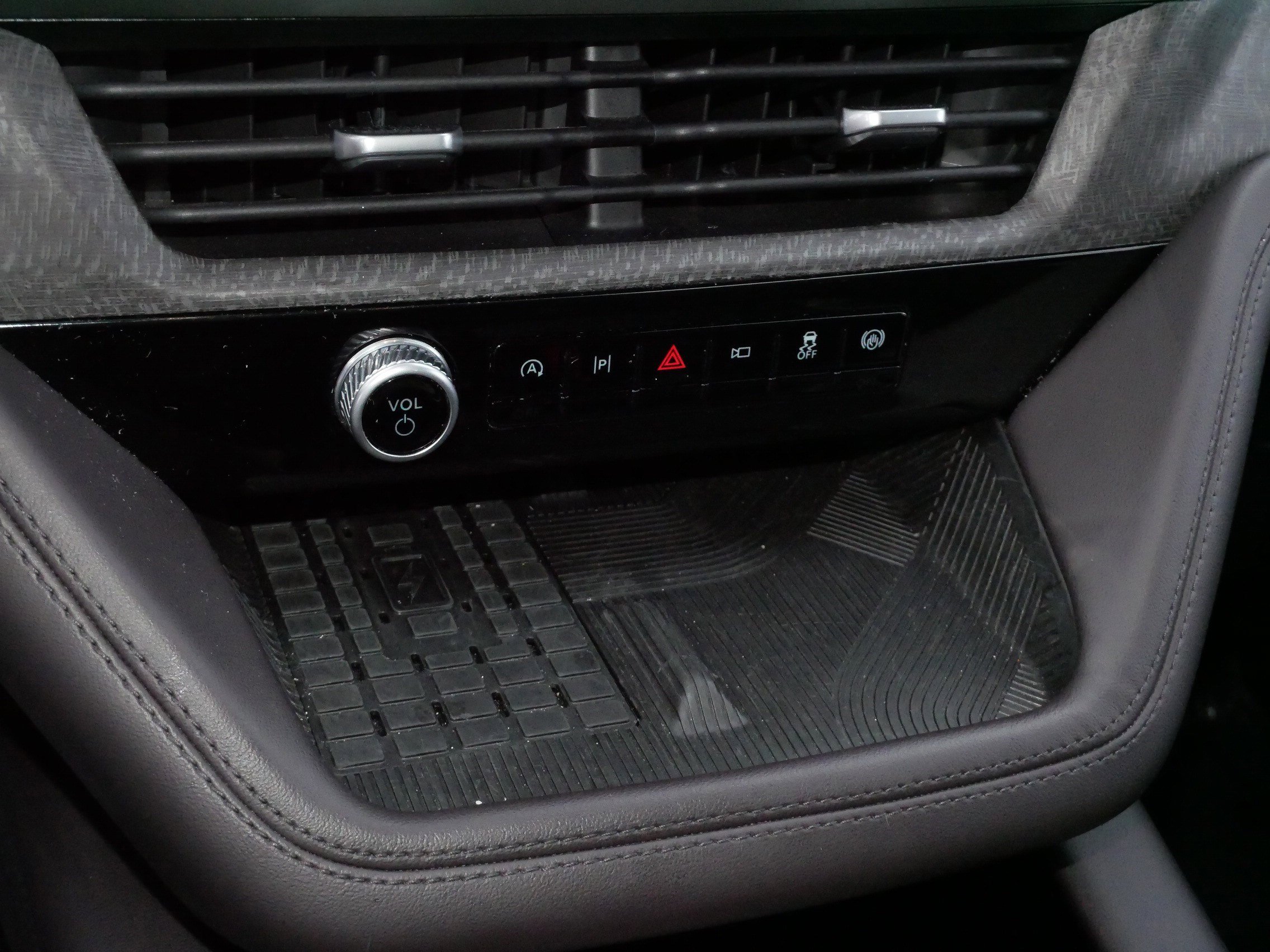 Used 2025 Ford Explorer Platinum w/ LUX Leather Package AWD/4WD image 23