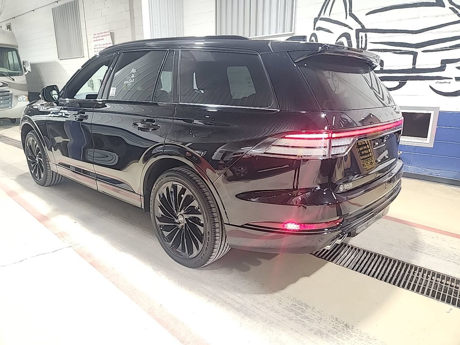 Used 2026 Lincoln Aviator Reserve w/ Jet Appearance Package AWD/4WD image 6