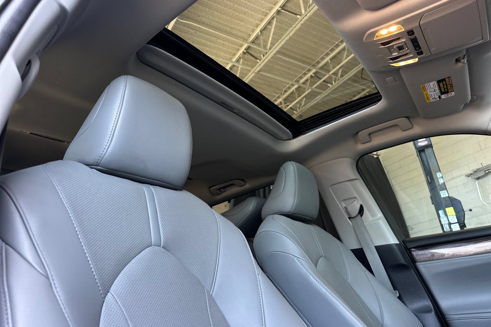 Used 2020 Toyota Highlander Limited FWD image 18
