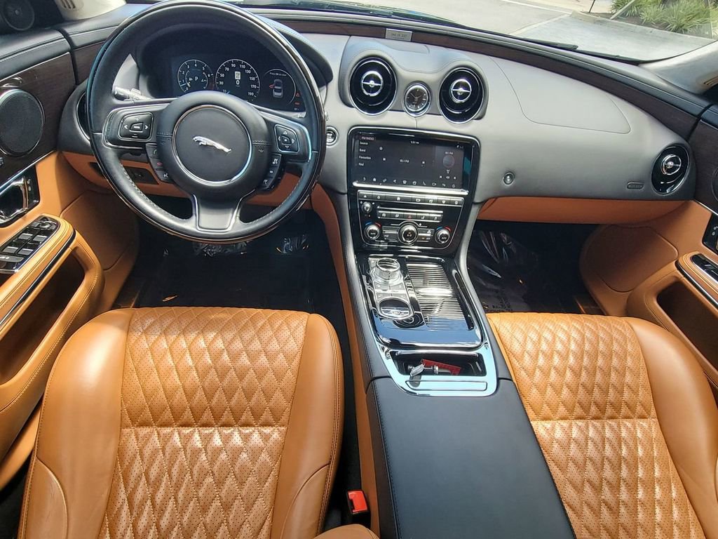 Used 2019 Jaguar XJ L Supercharged RWD image 18