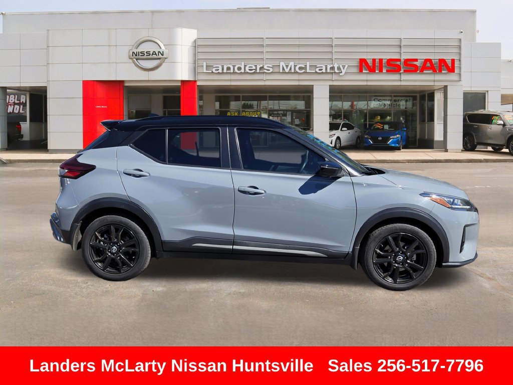 Used 2022 Nissan Kicks SR FWD image 2