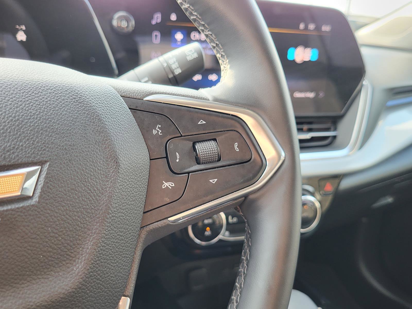 Used 2025 Chevrolet Trax LT w/ LT Convenience Package image 23