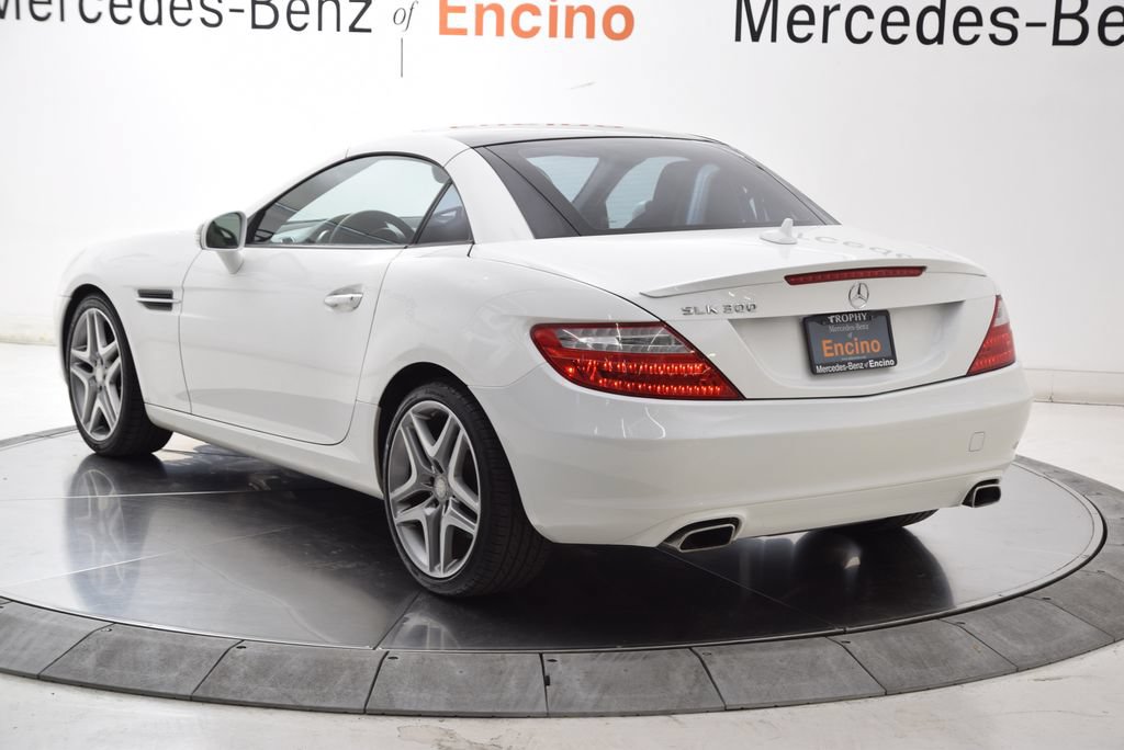 Used 2016 Mercedes-Benz SLK 300 image 4