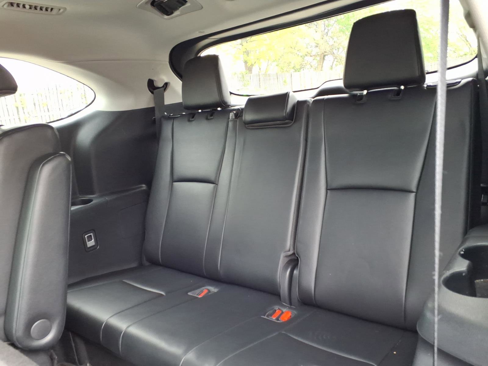 Used 2023 Toyota Highlander XLE AWD/4WD image 18