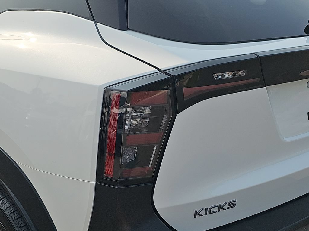 Used 2026 Nissan Kicks SR FWD image 32