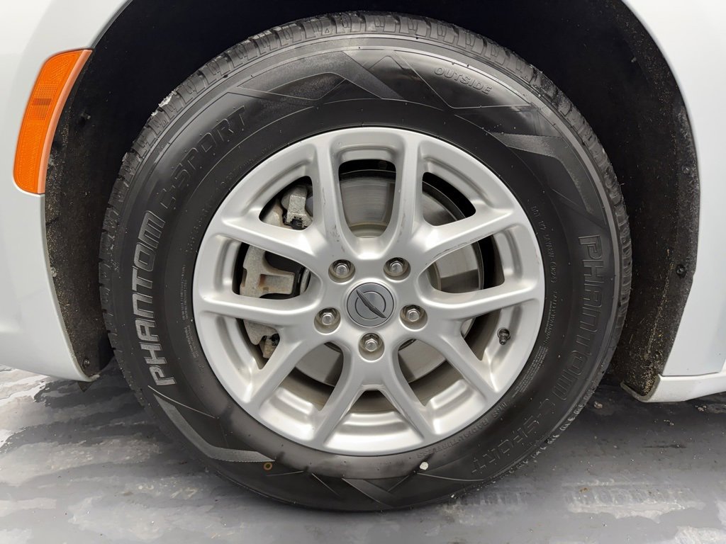 Used 2023 Chrysler Pacifica Touring image 19