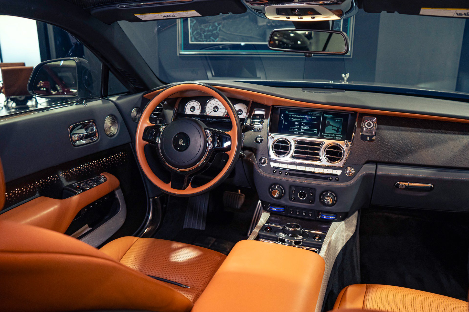 Used 2018 Rolls-Royce Wraith RWD image 2