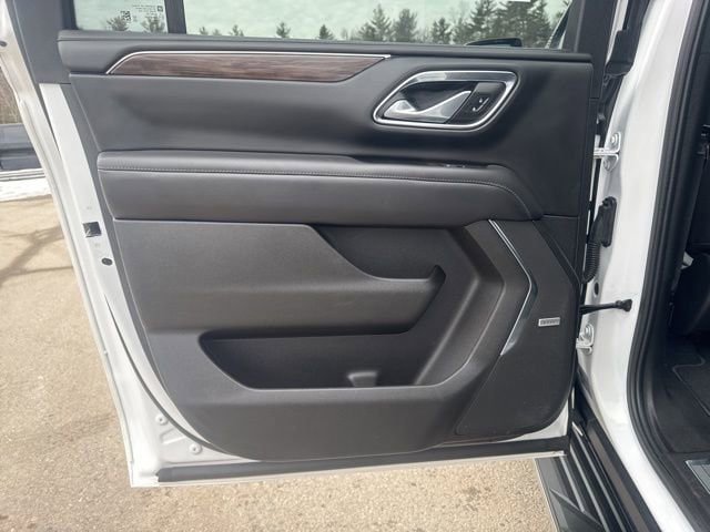 Used 2022 Chevrolet Suburban LT w/ LT Signature Plus Package image 24