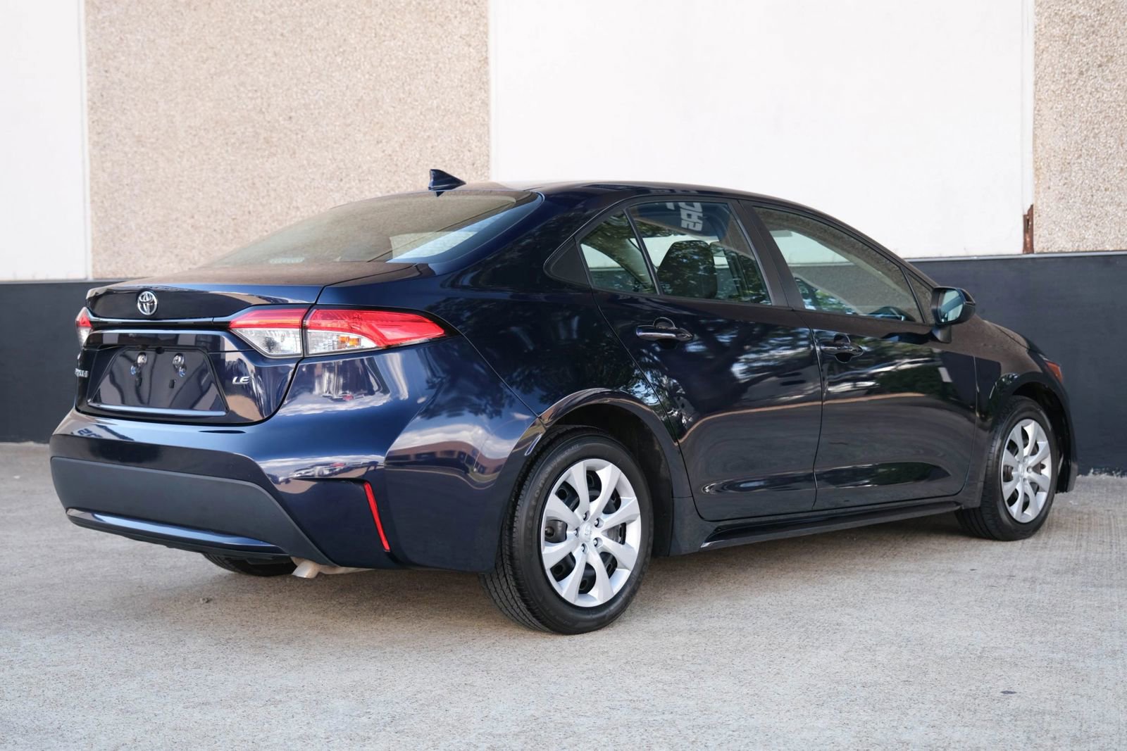 Used 2021 Toyota Corolla LE image 15