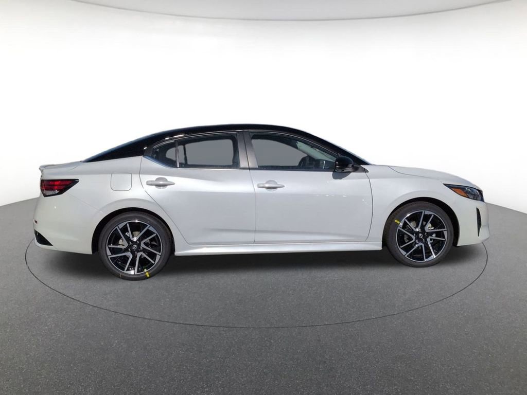 New 2025 Nissan Sentra SR w/ SR Premium Package FWD image 4