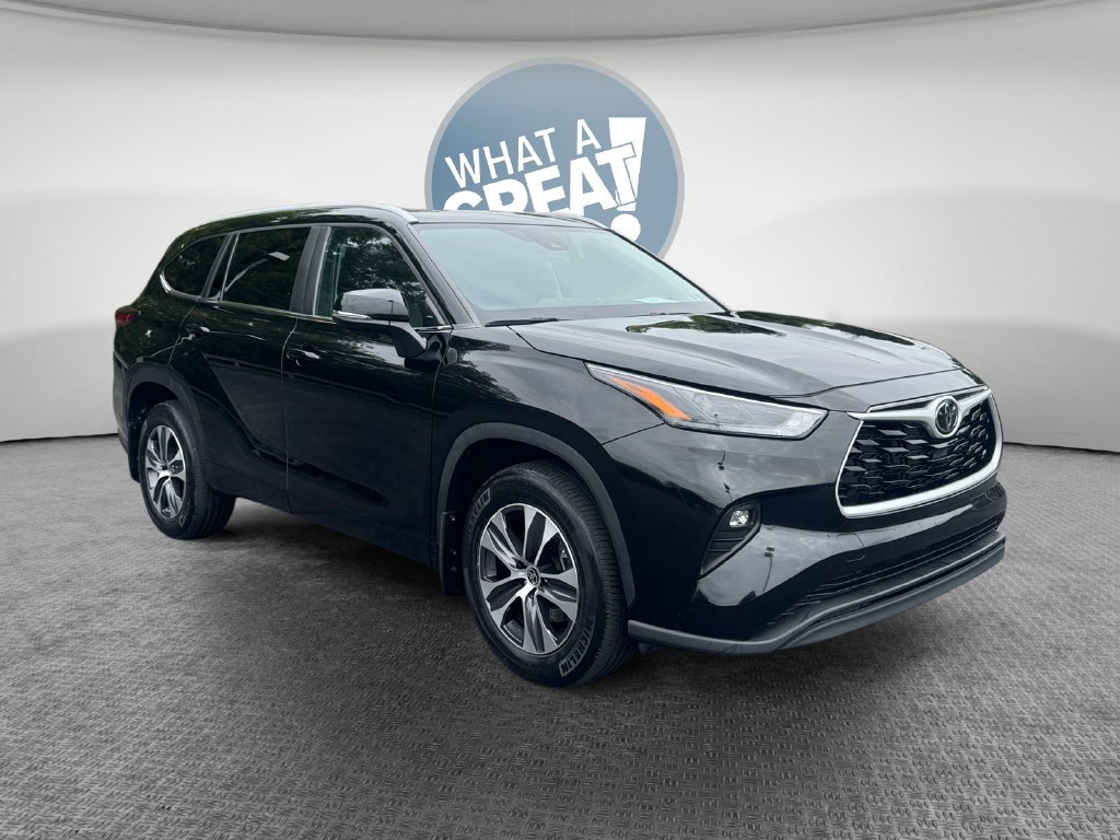 Used 2023 Toyota Highlander XLE AWD/4WD image 1
