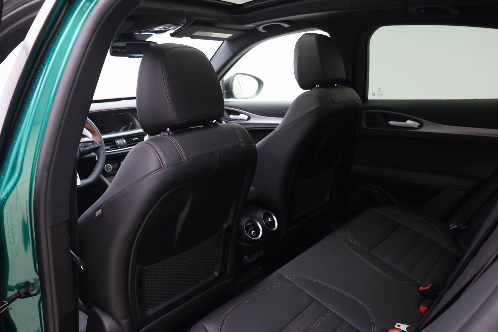 New 2025 Alfa Romeo Stelvio Sprint image 12