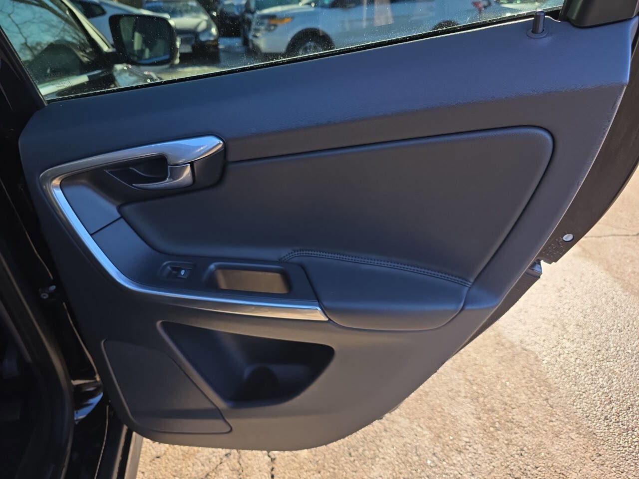 Used 2016 Volvo XC60 T6 w/ Protection Package image 27