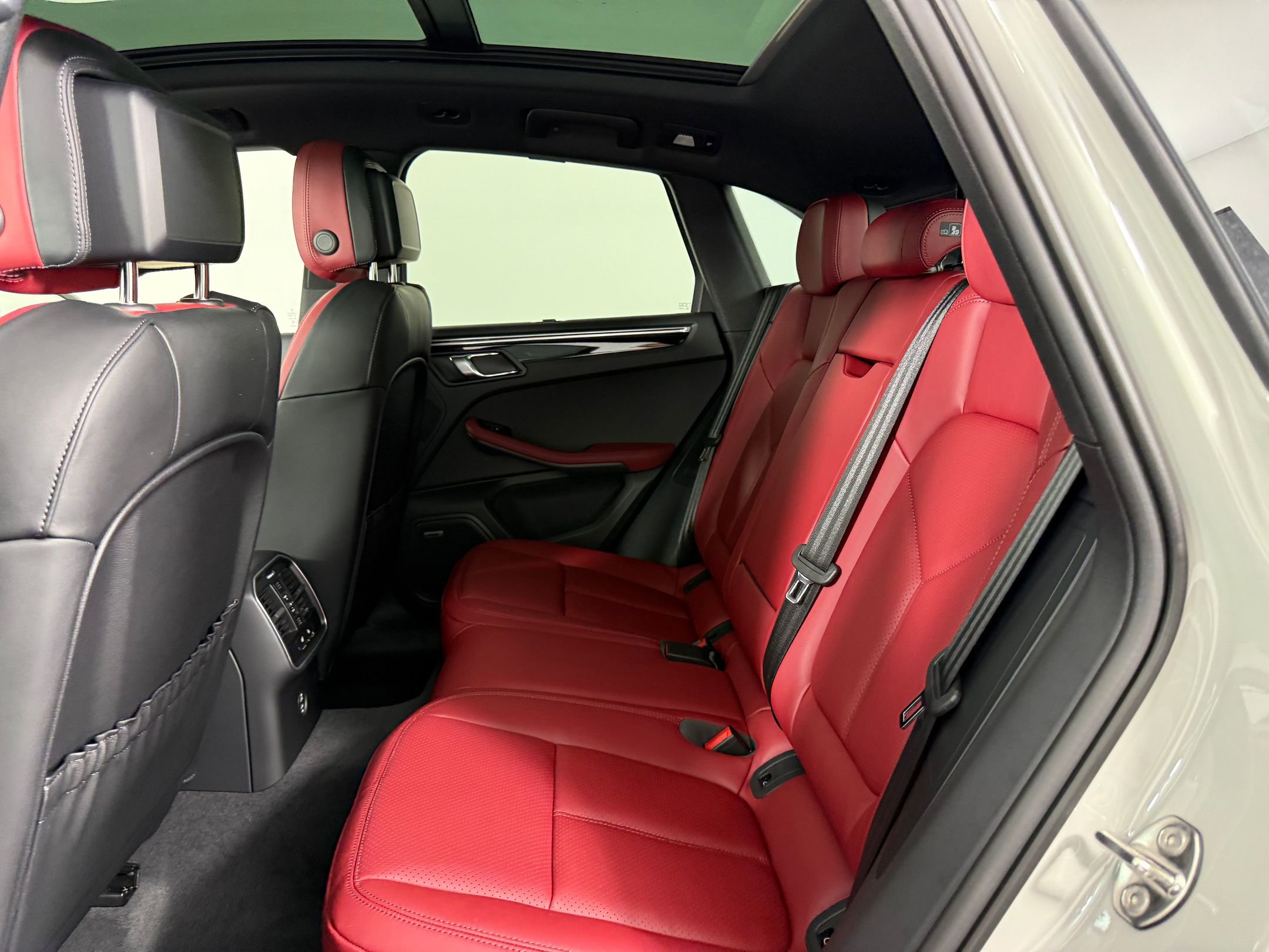 New 2026 Porsche Macan S image 16