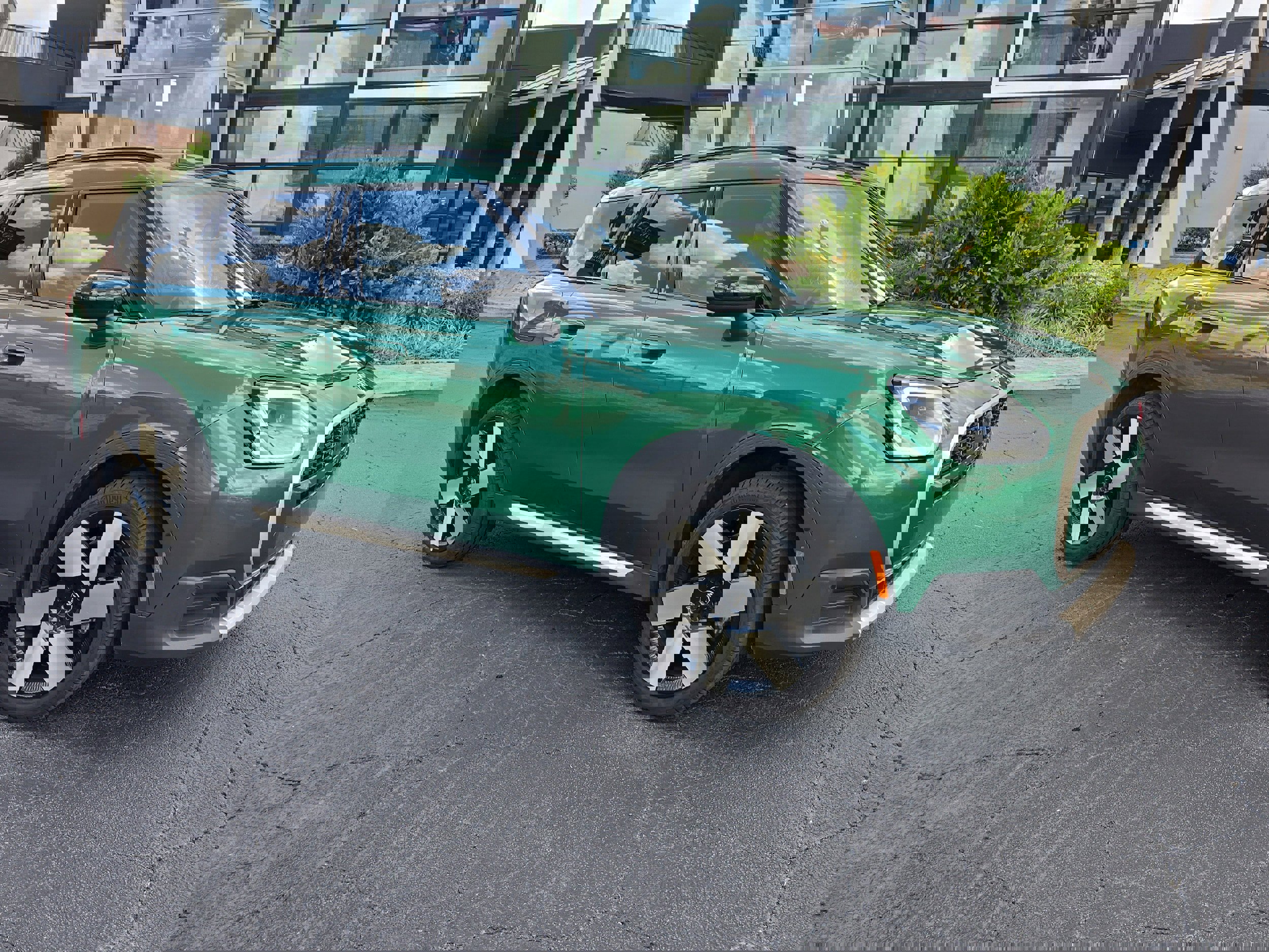 Used 2025 MINI Cooper Countryman S w/ Comfort Package Max image 2