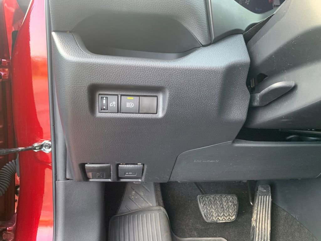 Used 2023 Toyota RAV4 LE AWD/4WD image 31