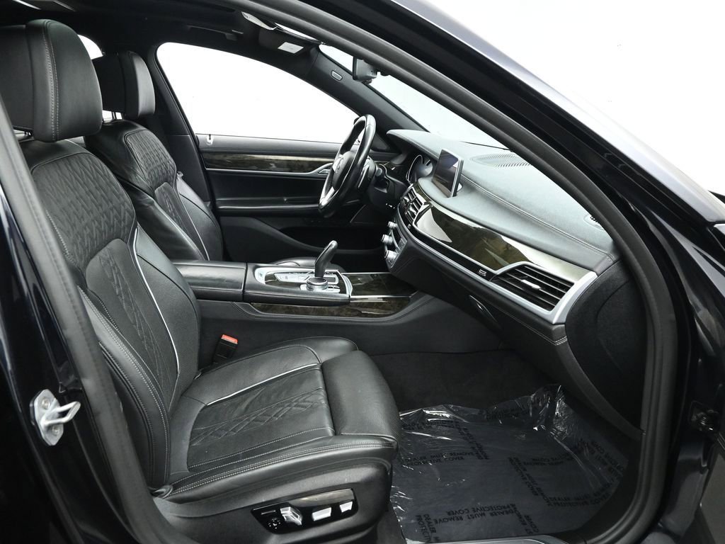 Used 2019 BMW 750i image 22