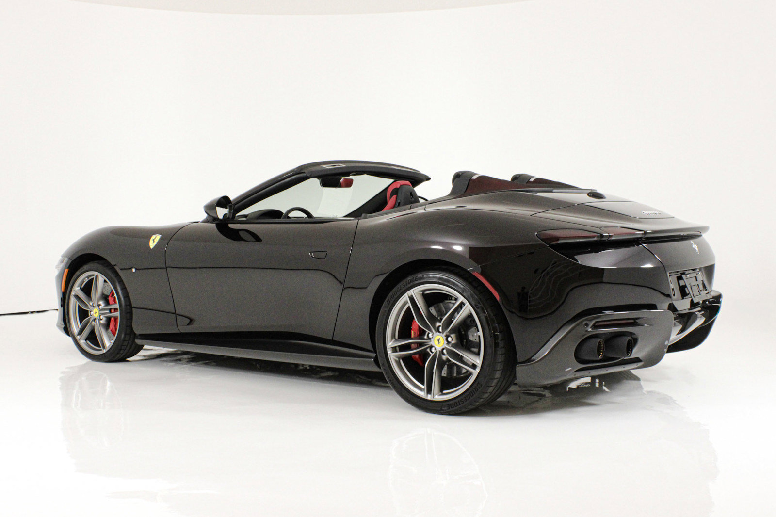 Certified 2024 Ferrari Roma Spider RWD image 7