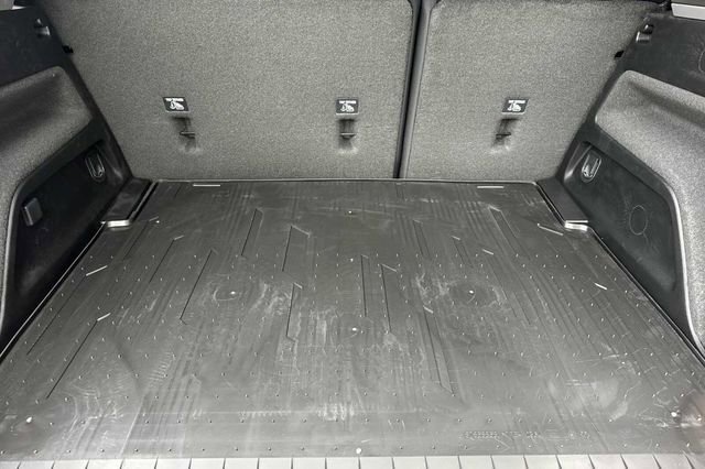 New 2026 Cadillac Optiq Luxury 1 image 15