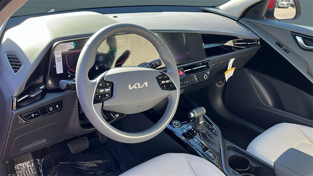 New 2025 Kia Niro EX image 9