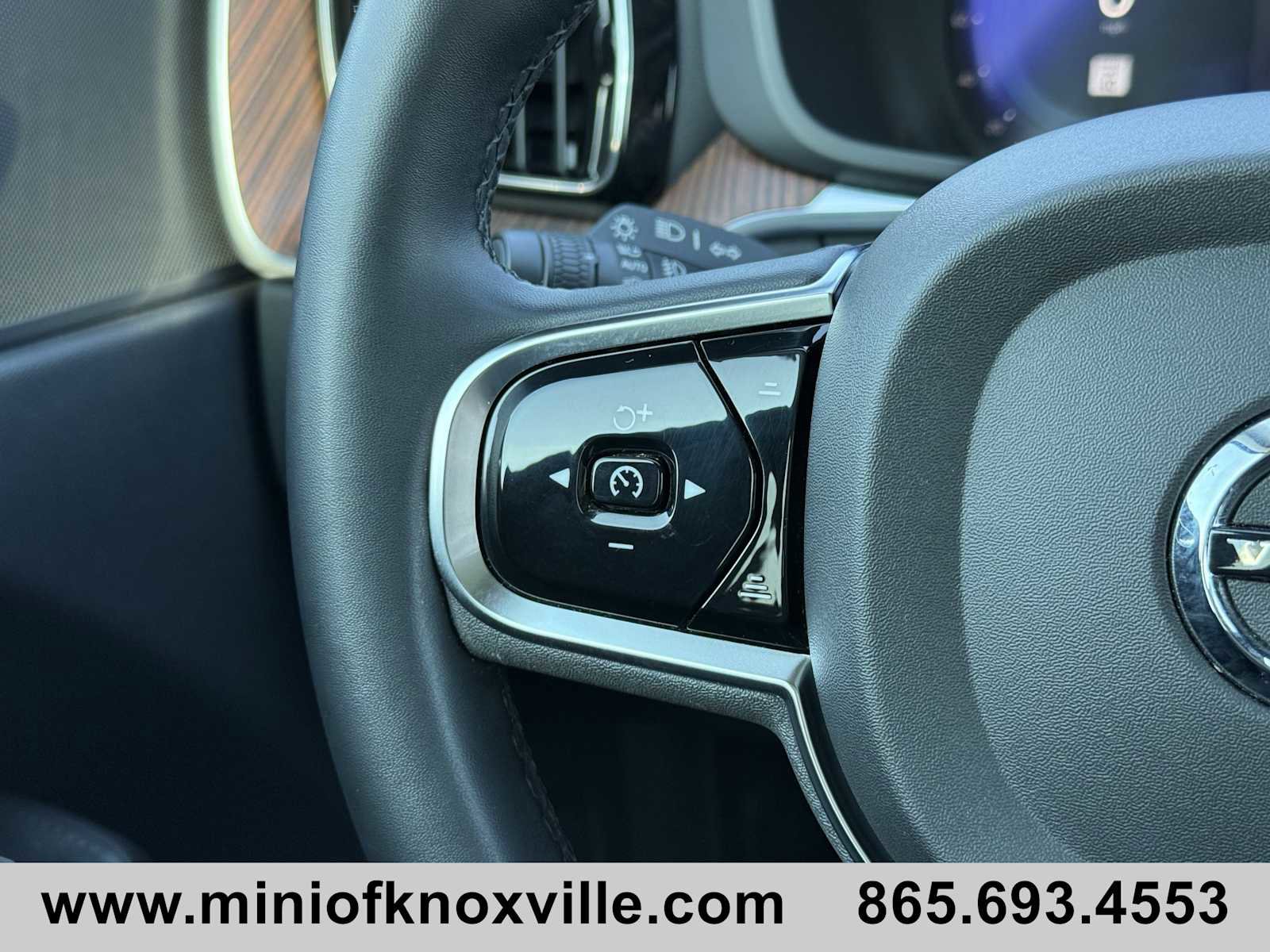 Used 2024 Volvo XC60 B5 Plus image 16