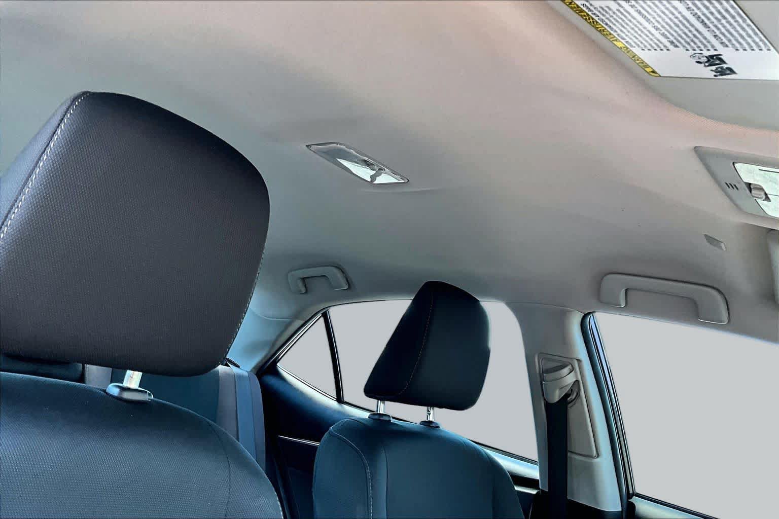 Used 2018 Toyota Corolla LE FWD image 14