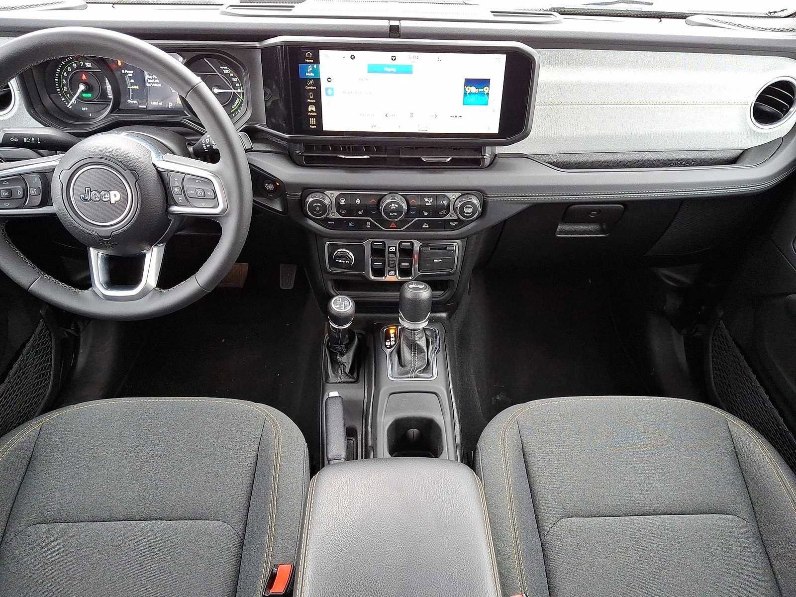 Used 2025 Jeep Wrangler Sahara image 25