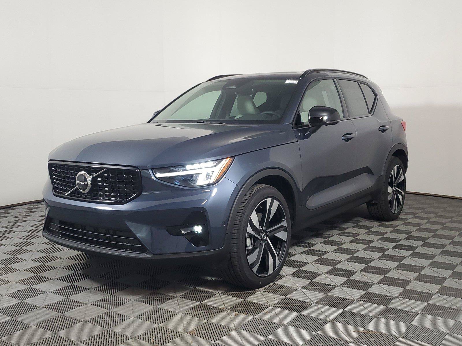 New 2026 Volvo XC40 B5 Plus w/ Protection Package Premier AWD/4WD image 3