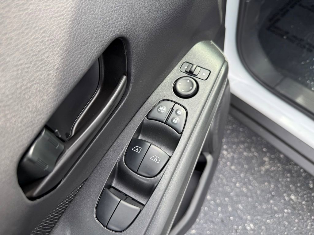 New 2025 Nissan Kicks Play S image 9