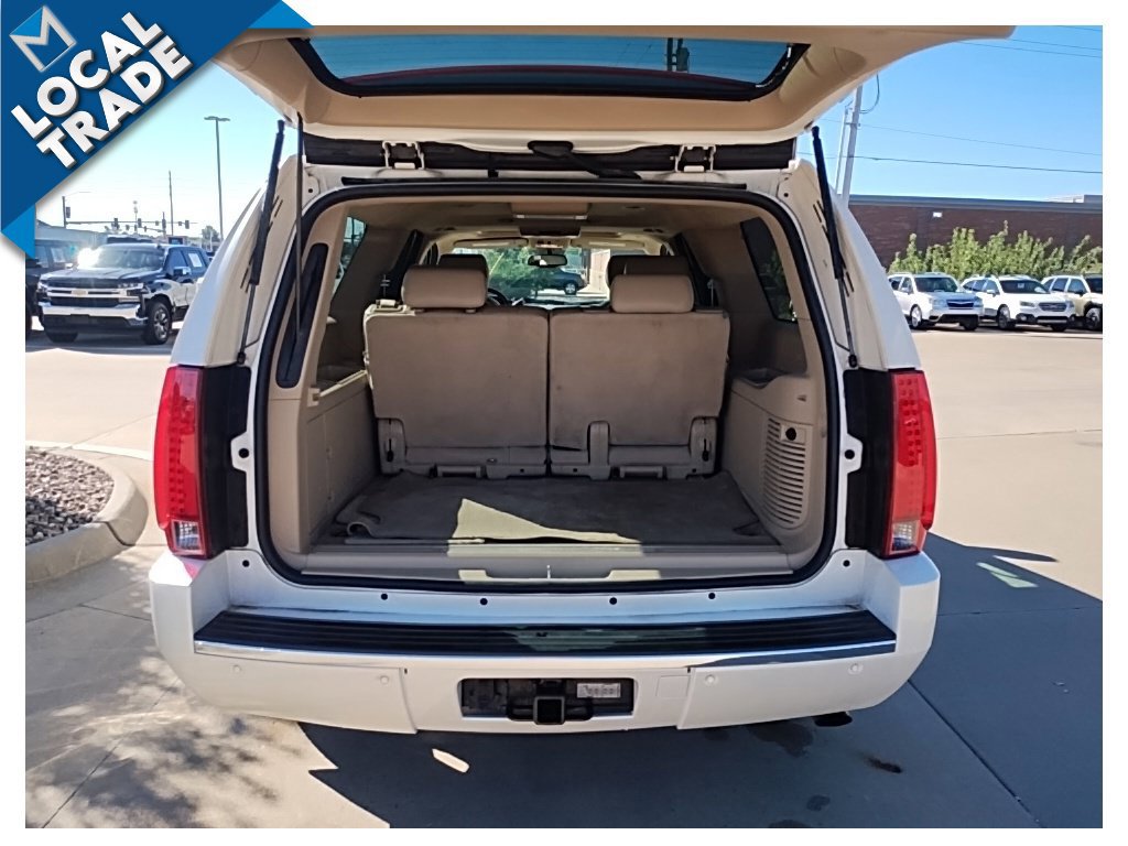 Used 2010 Cadillac Escalade ESV Luxury RWD image 16