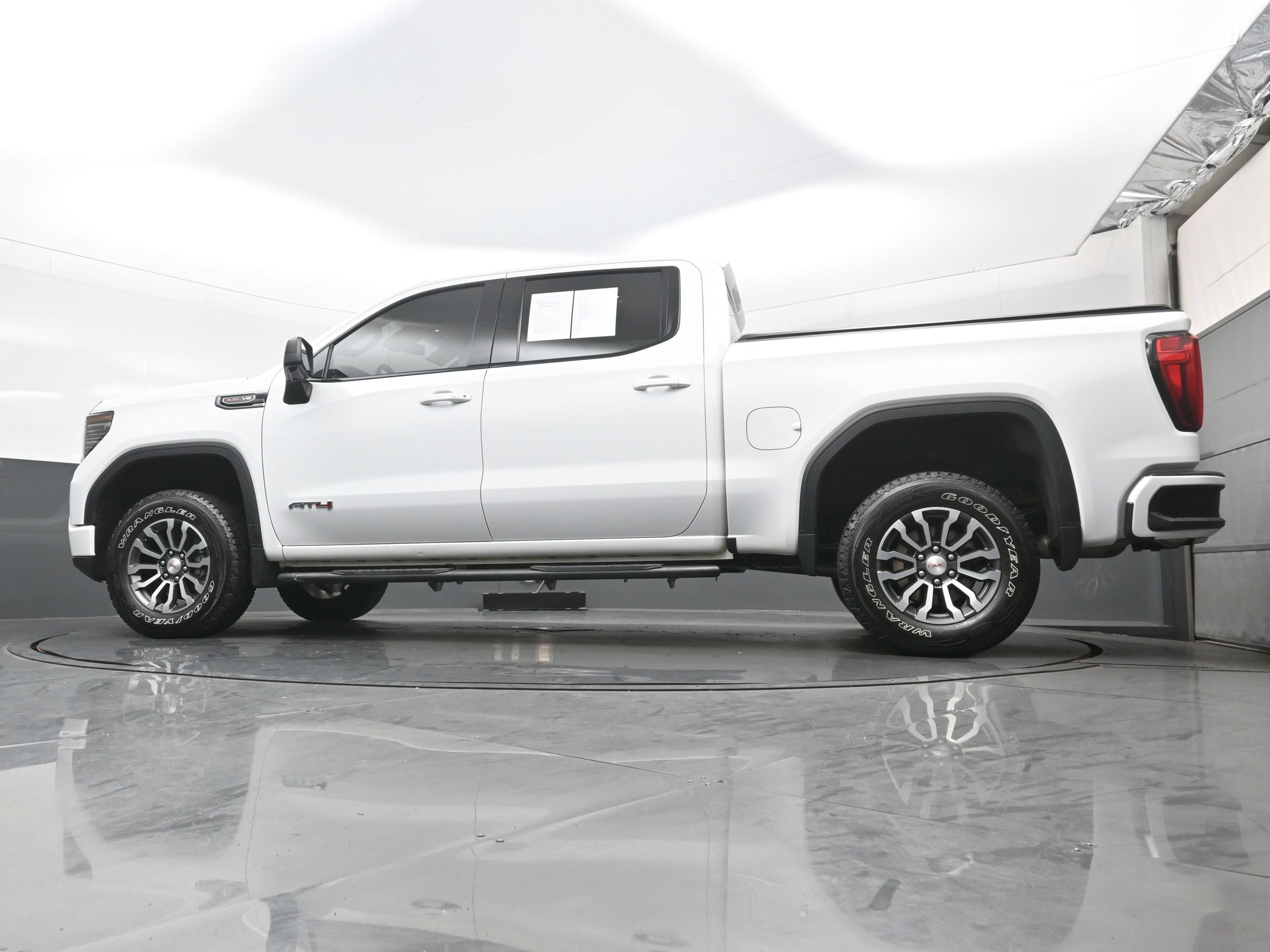 Used 2023 GMC Sierra 1500 AT4 AWD/4WD image 30