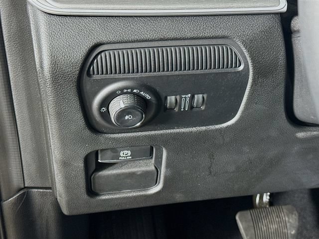 Used 2025 Jeep Wagoneer Series III w/ Premium Group I AWD/4WD image 14