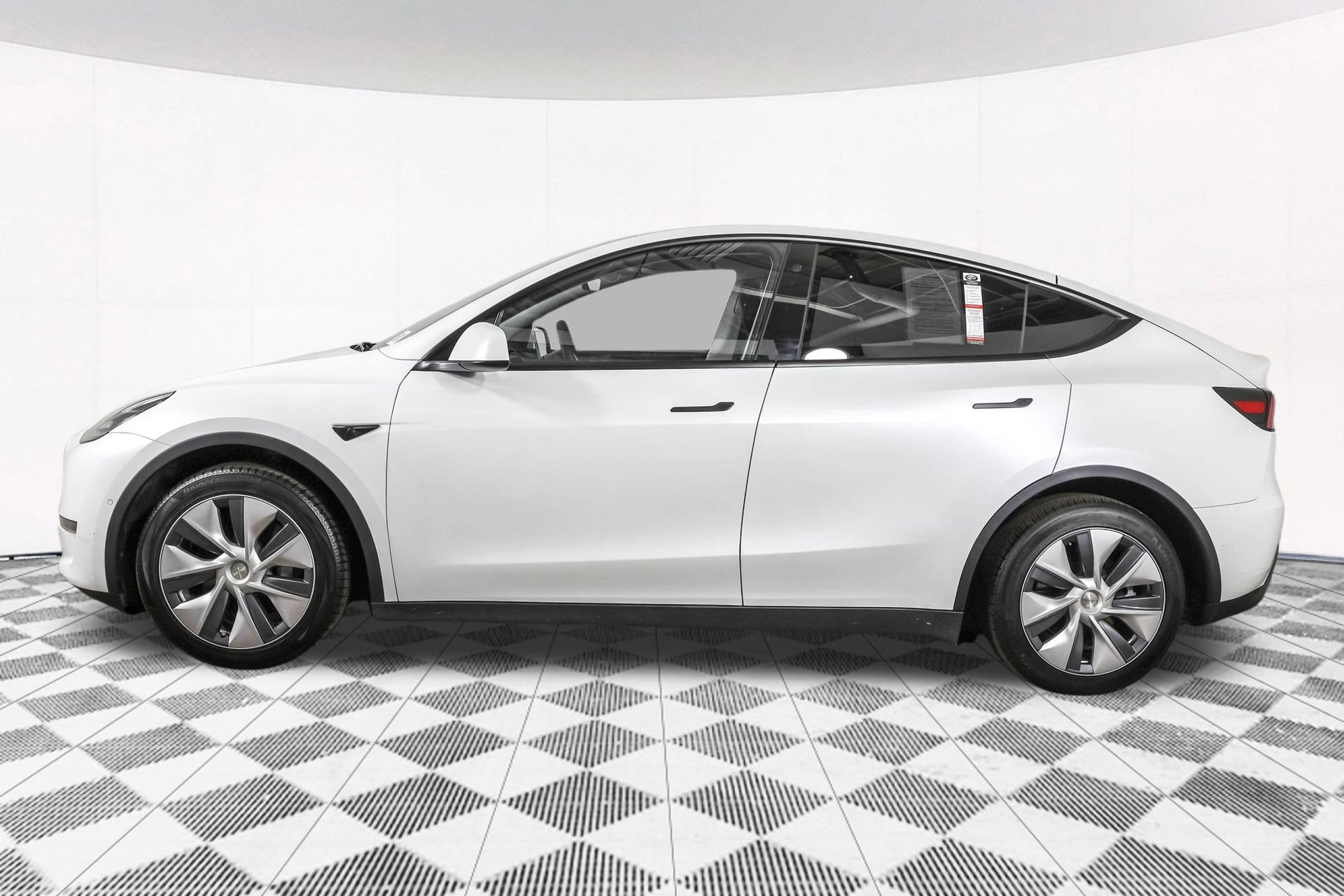 Used 2022 Tesla Model Y Long Range AWD/4WD image 18