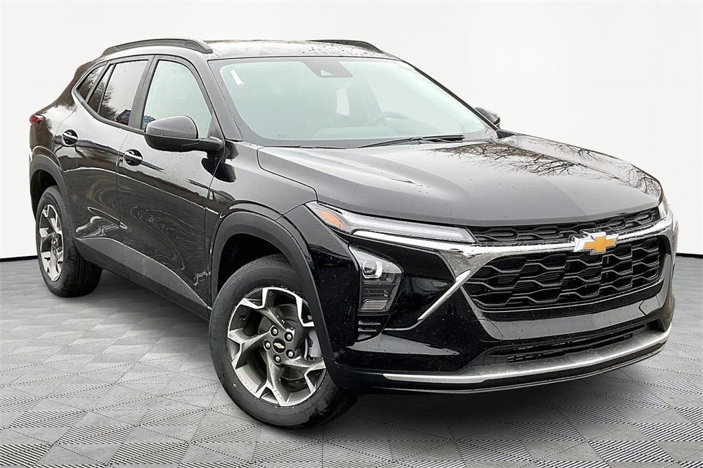 New 2026 Chevrolet Trax LT w/ Driver Confidence Package image 2