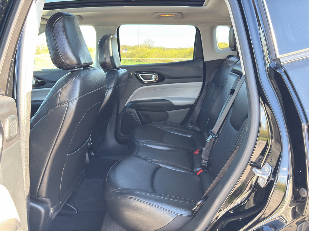 Used 2022 Jeep Compass Limited w/ Sun and Sound Group AWD/4WD image 36