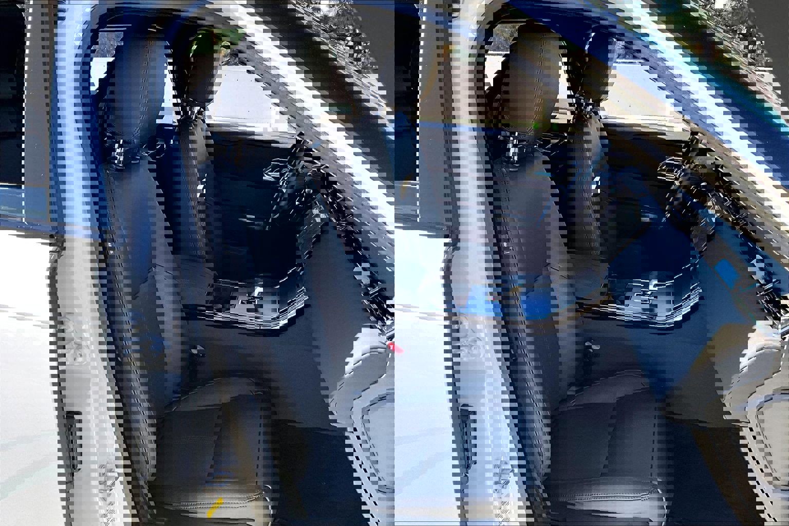 Used 2025 Land Rover Range Rover Velar Dynamic SE image 6