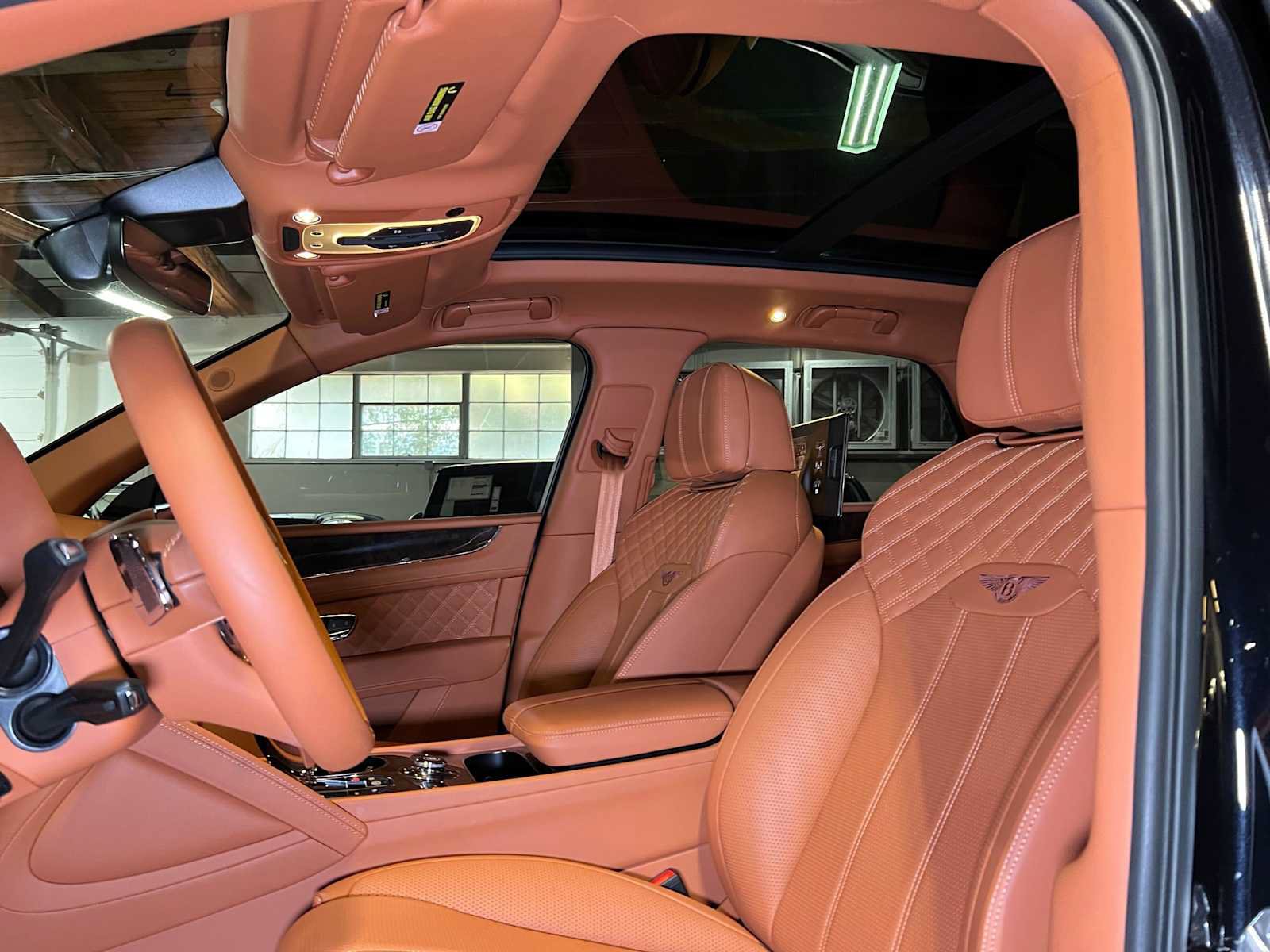 Used 2022 Bentley Bentayga AWD/4WD image 27