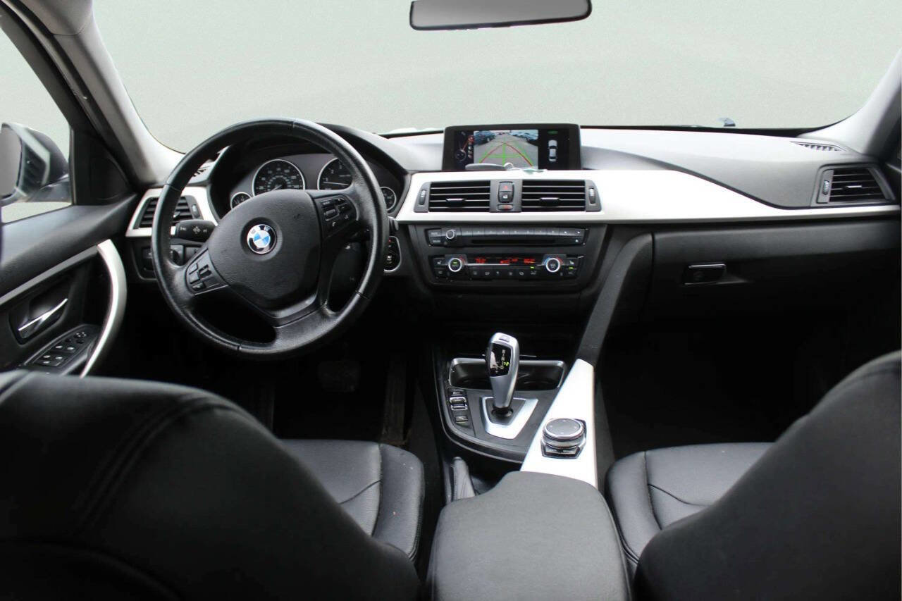 Used 2015 BMW 320i xDrive Sedan AWD/4WD image 7