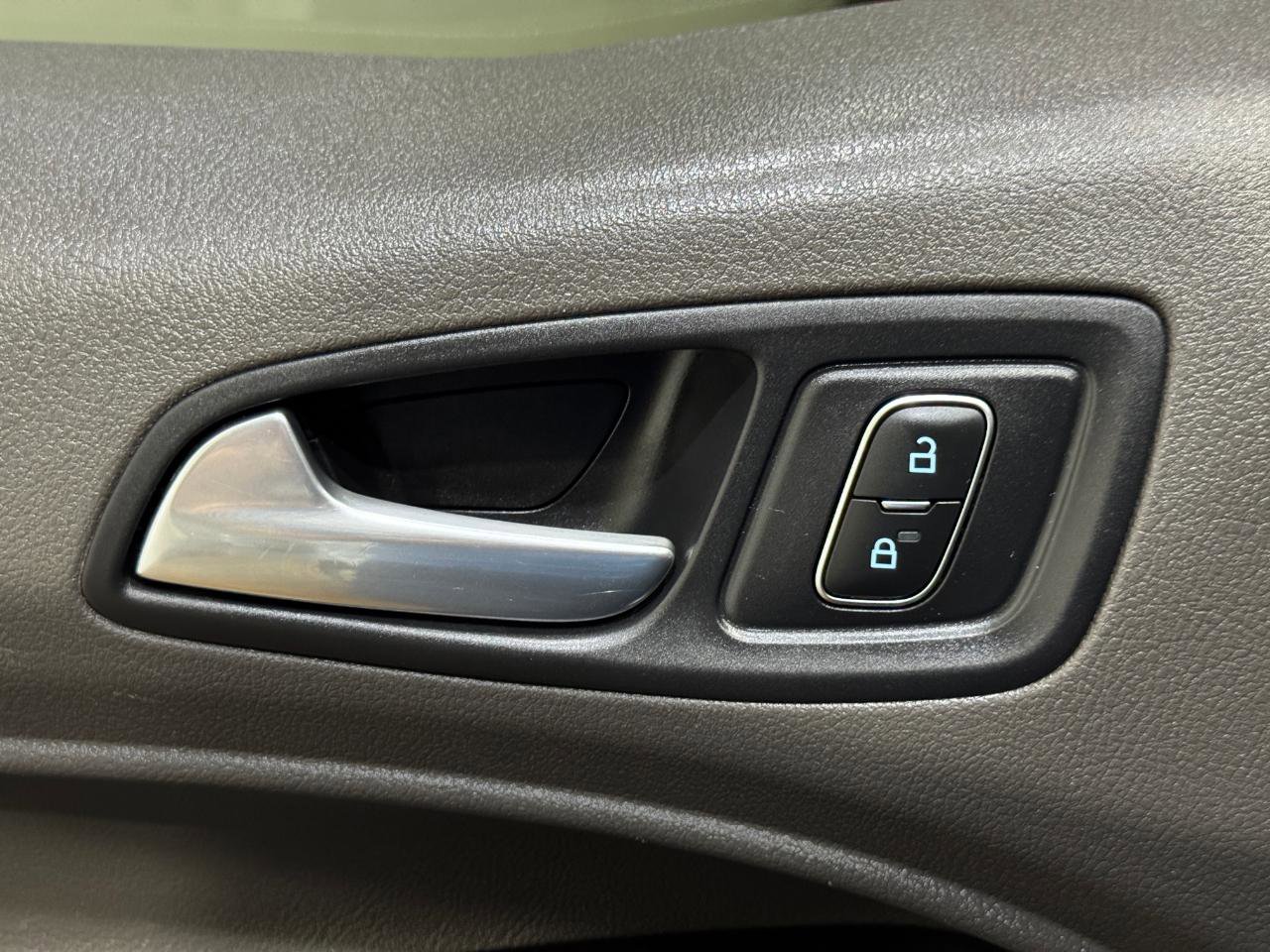 Used 2020 Ford Transit Connect XLT image 21